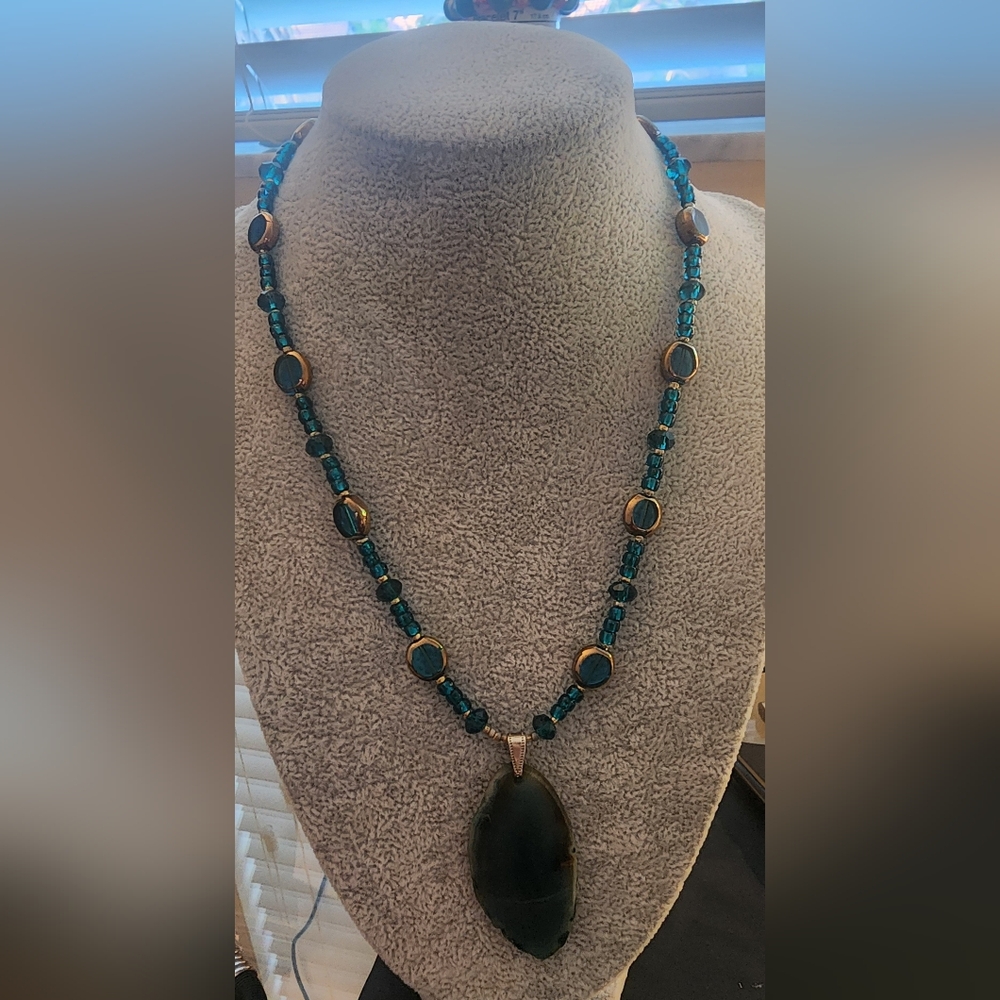 Elegant Tanzanite Pendant Teal Necklace‎